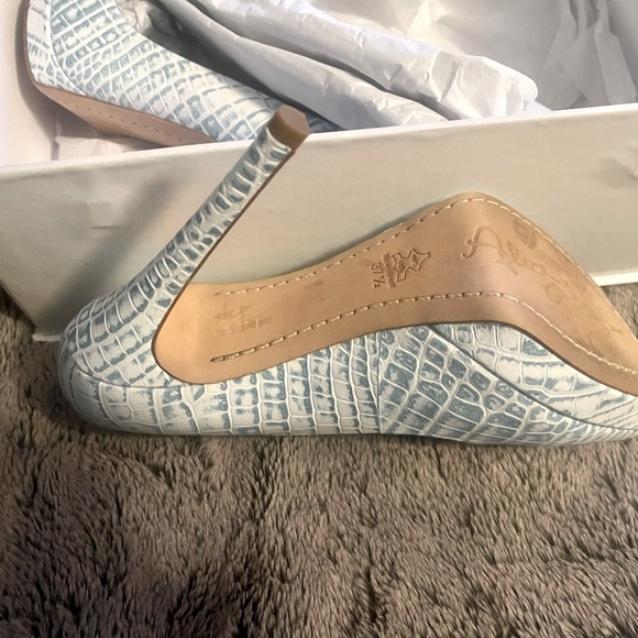 💯% Authentic Alice+Olivia Dina Snakeskin Pumps/Heels- 37.5= 6 1/2 - Picture 4 of 7